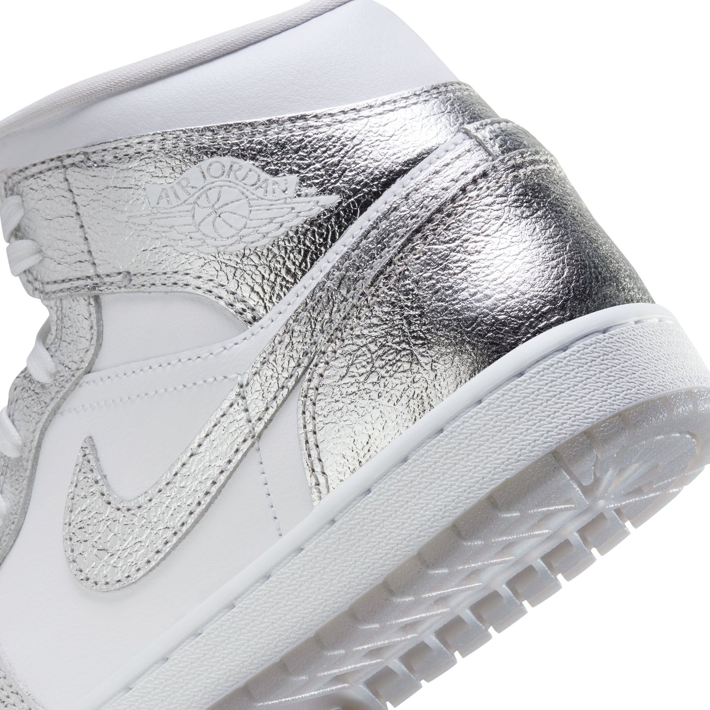 W Air Jordan 1 Mid SE “Chrome” - FN5031-100