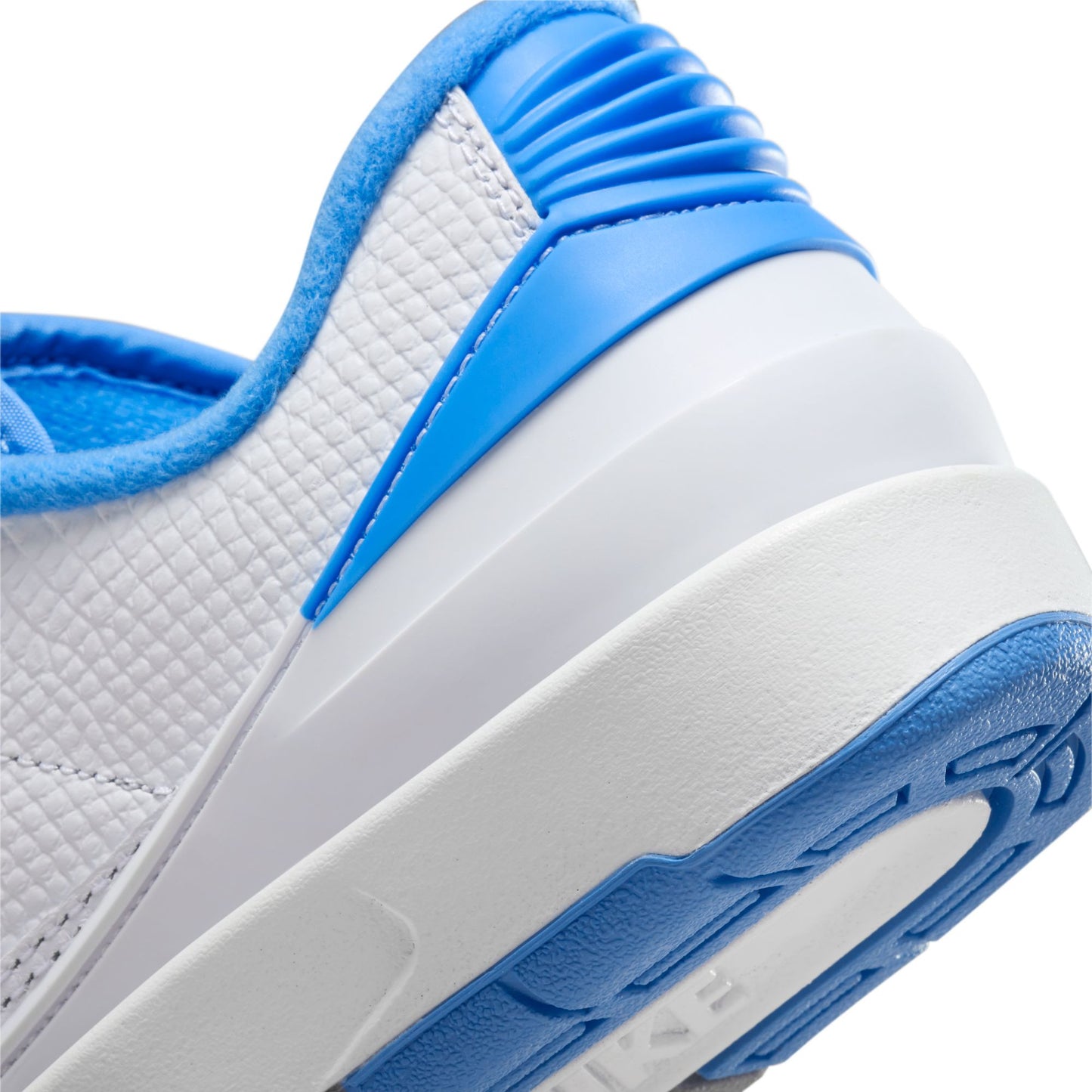 Air Jordan 2 Retro Low "UNC" (GS) - FJ6869-104