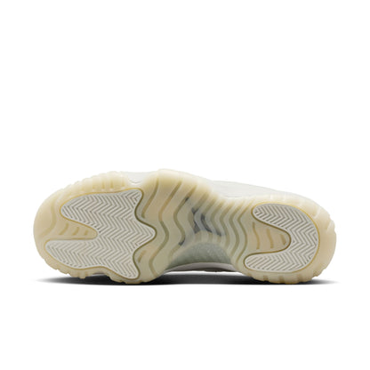 W Air Jordan 11 Retro "Pearl" - AR0715-110