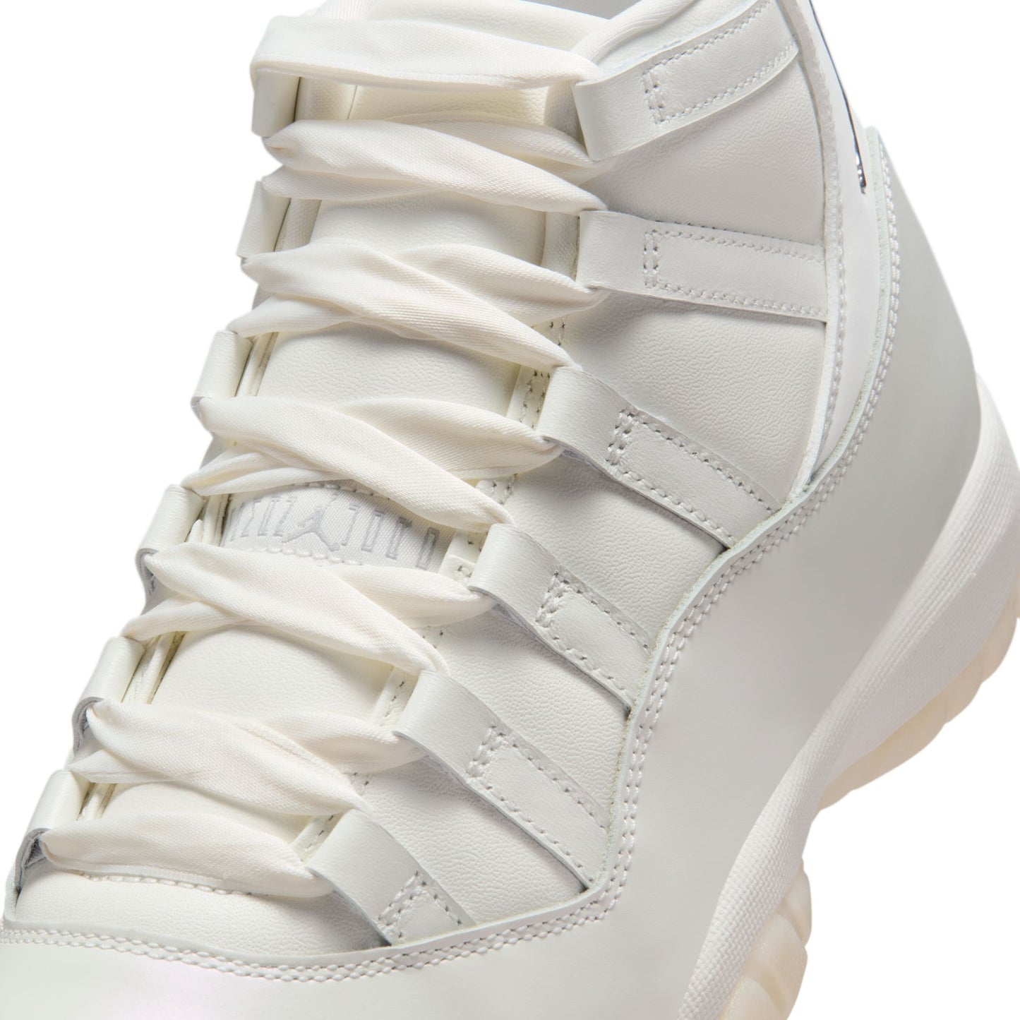 W Air Jordan 11 Retro "Pearl" - AR0715-110