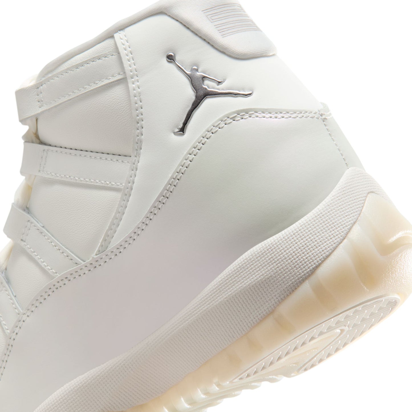W Air Jordan 11 Retro "Pearl" - AR0715-110