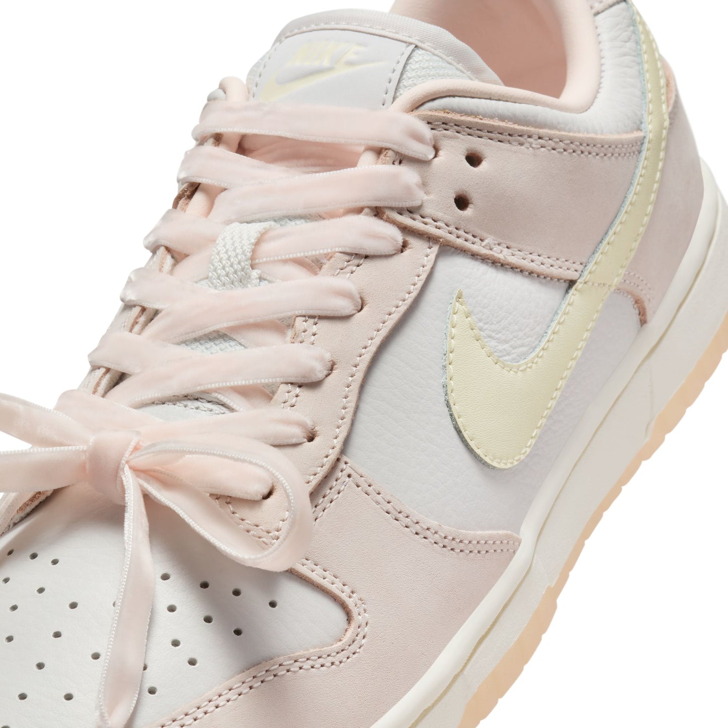 W Nike Dunk Low PRM "Light Soft Pink" - FB7910-601