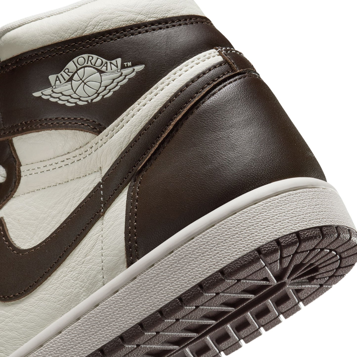 W Air Jordan 1 Retro High OG "Baroque Brown" - FD2596-200