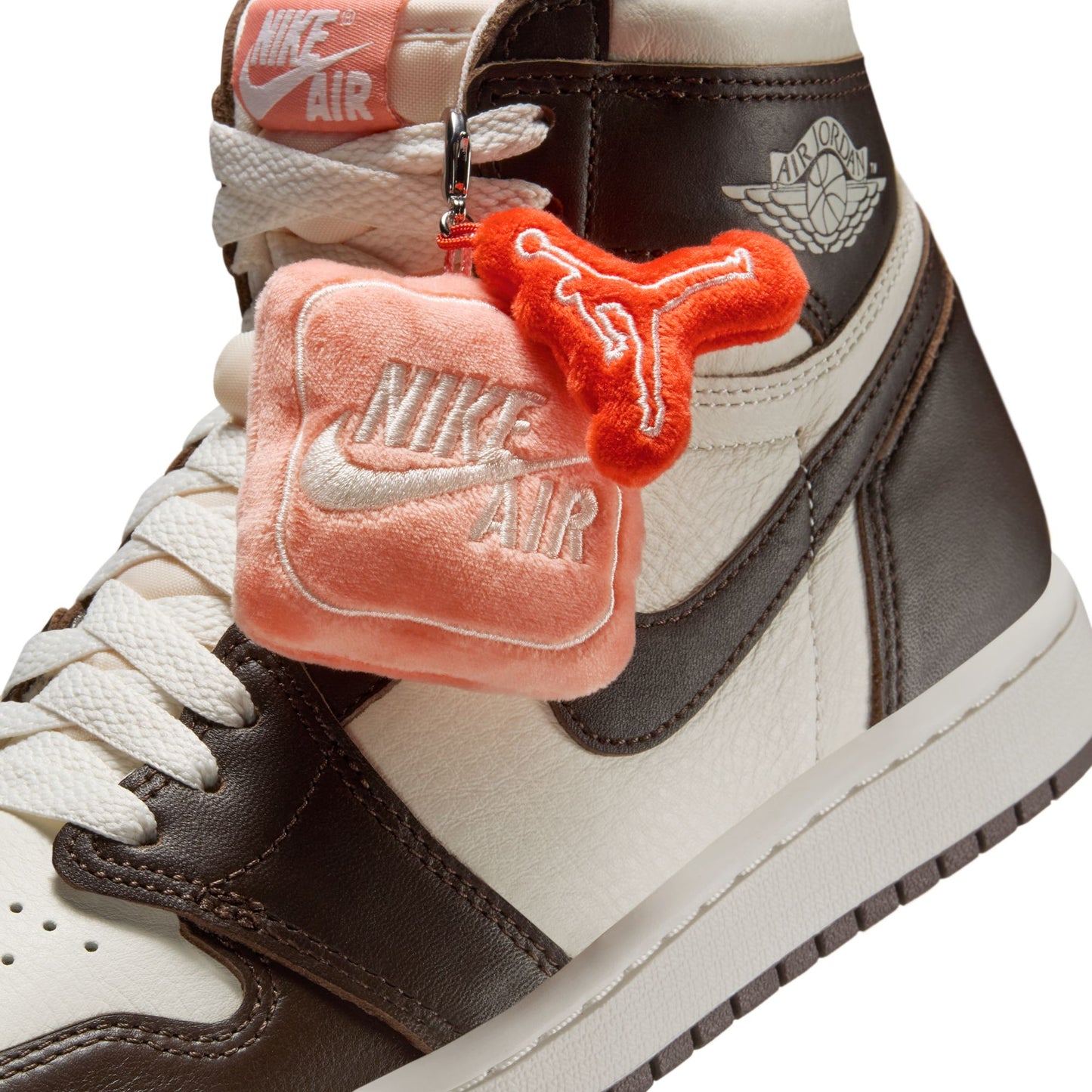 W Air Jordan 1 Retro High OG "Baroque Brown" - FD2596-200