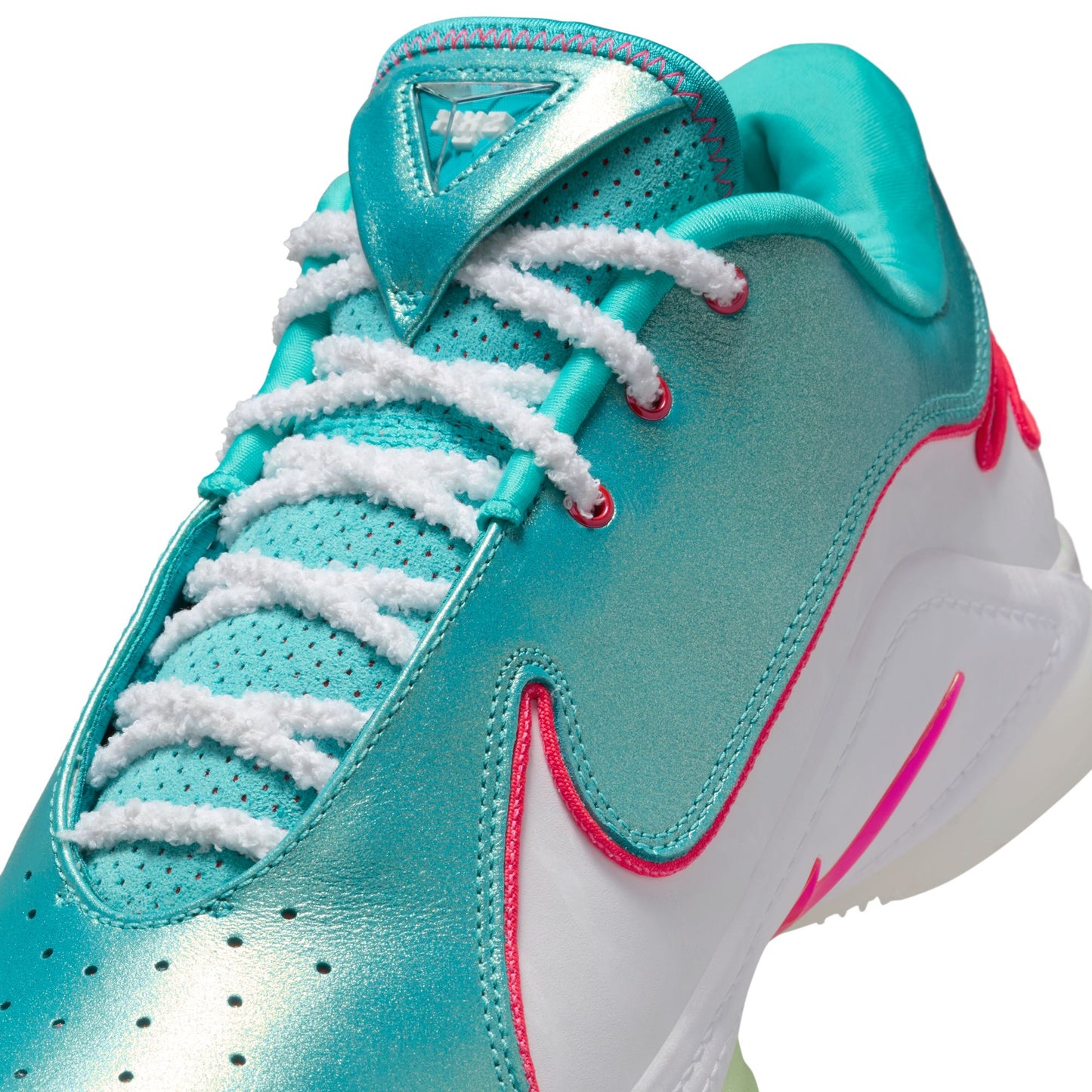 Nike Lebron XXII XMAS - HV5148-600