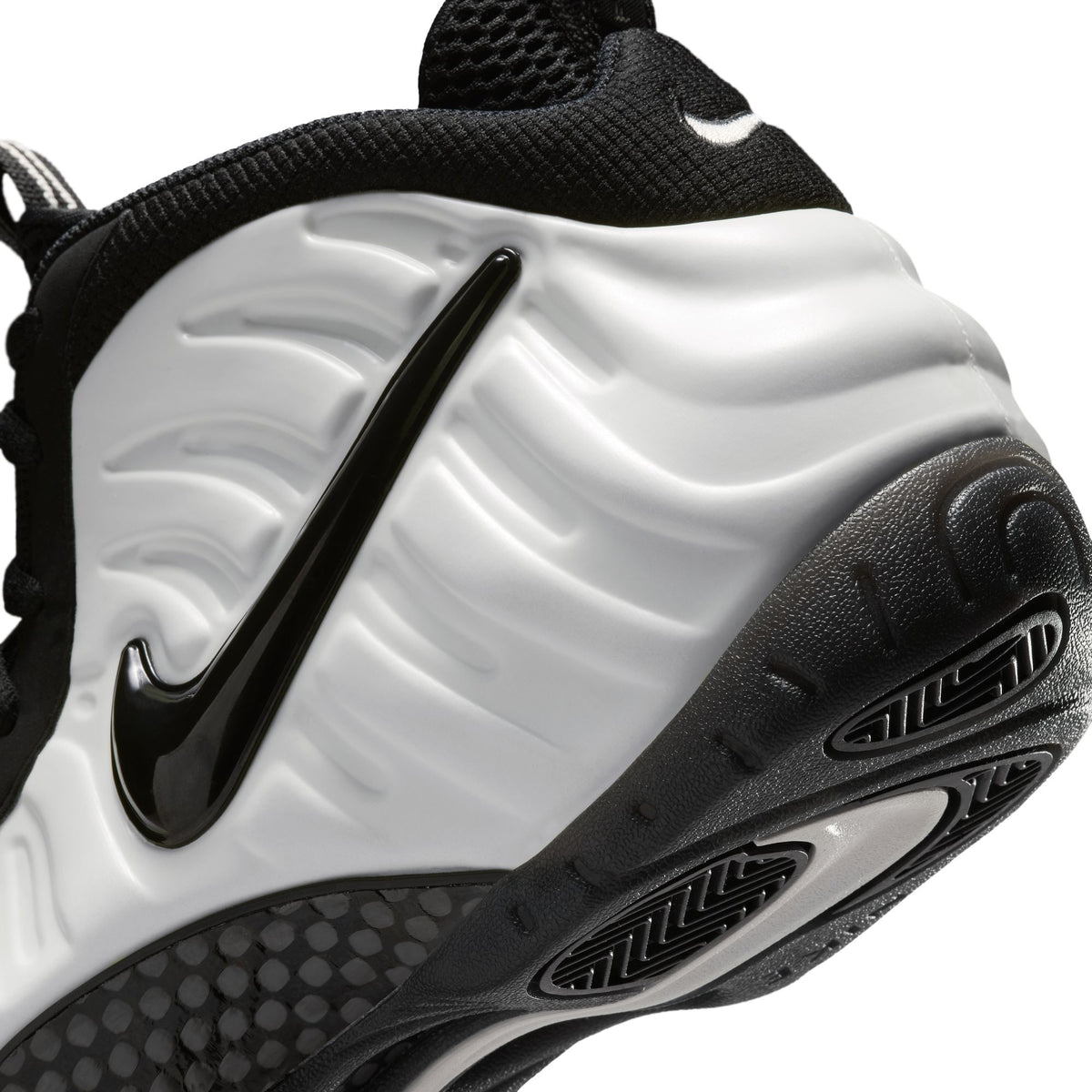 Nike Air Foamposite Pro Premium "Glow In The Dark" - IV6246-100